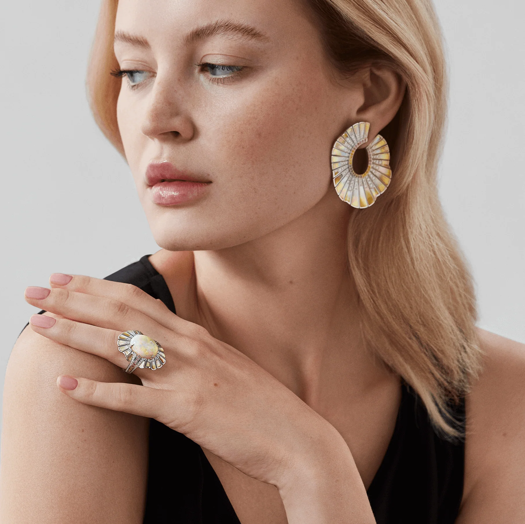 Couture Northern Lights Cocktail Ring | In 18ct White Gold with Opal, Sapphires, Tsavorites, Diamonds and Mother of Pearl - Image 3